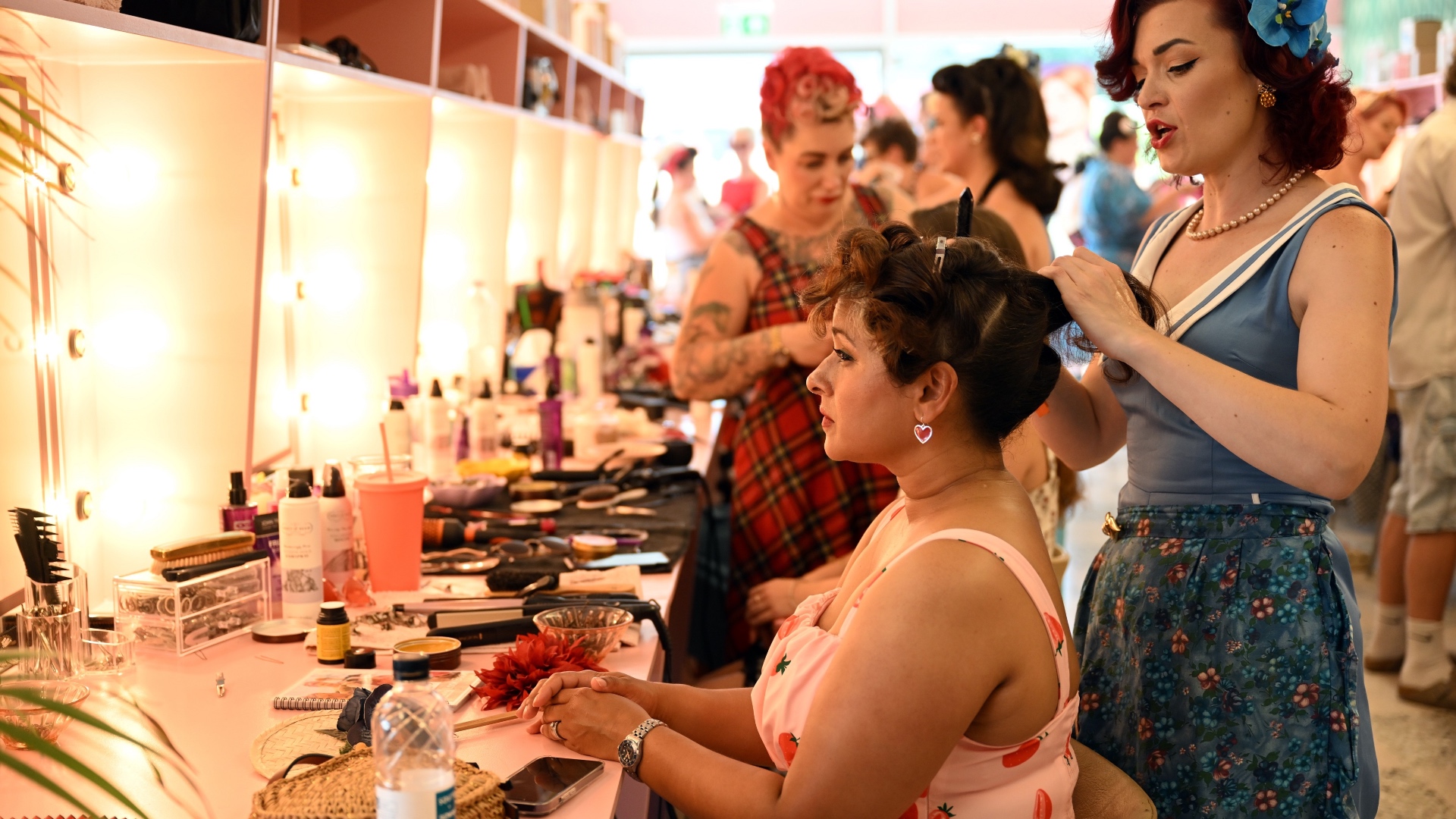 A vintage updo at the 2023 Goodwood Revival. Ph. by PA.