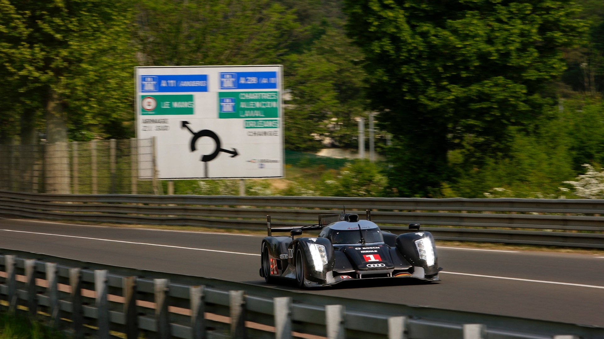 Audi-R18-2