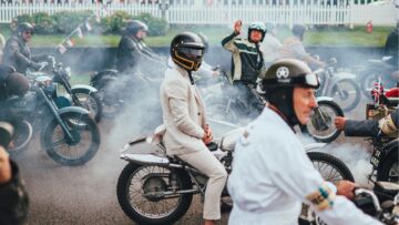 Opening track parade at the 2023 Goodwood Revival. Ph. by Tom Baigent Opening track parade at the 2023 Goodwood Revival. Ph. by Tom Baigent