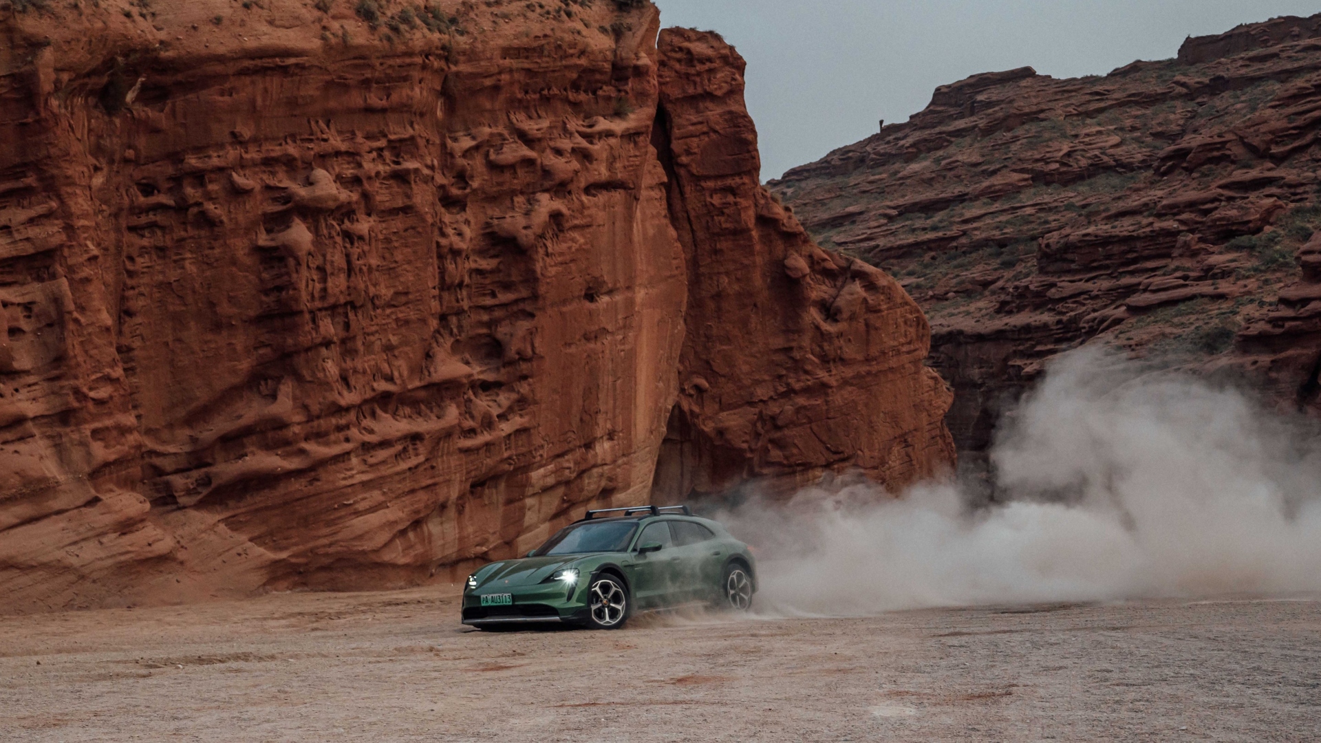 Porsche-Taycan-Cross-Turismo-2023-12