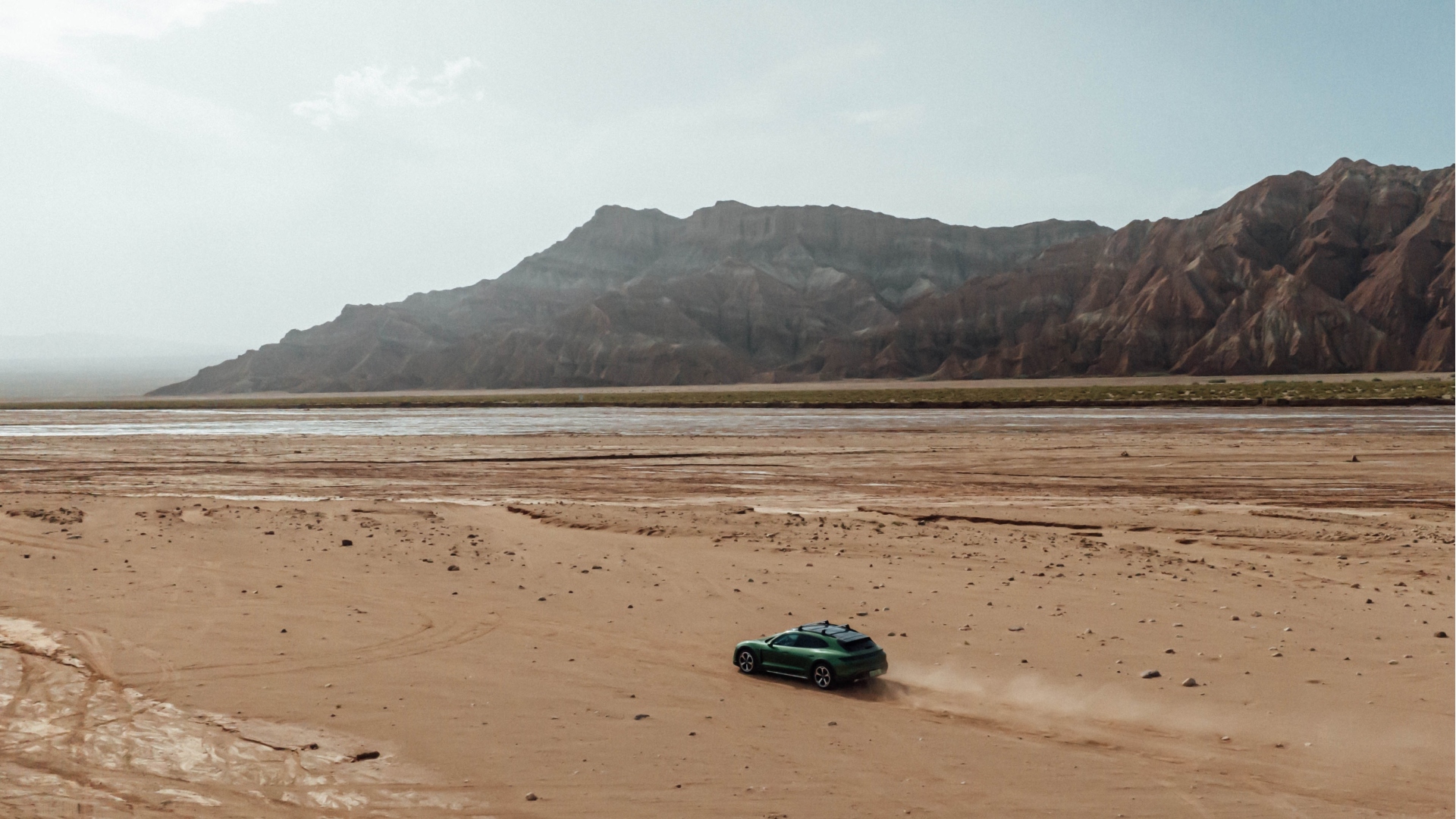 Porsche-Taycan-Cross-Turismo-2023-7