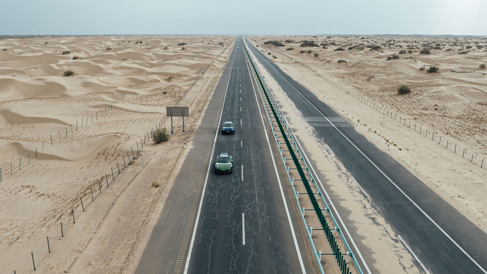 Porsche-Taycan-Cross-Turismo-2023-8