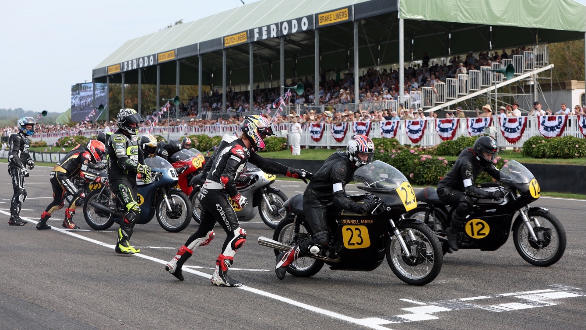 Racing action at the 2023 Goodwood Revival. Ph. by PA.