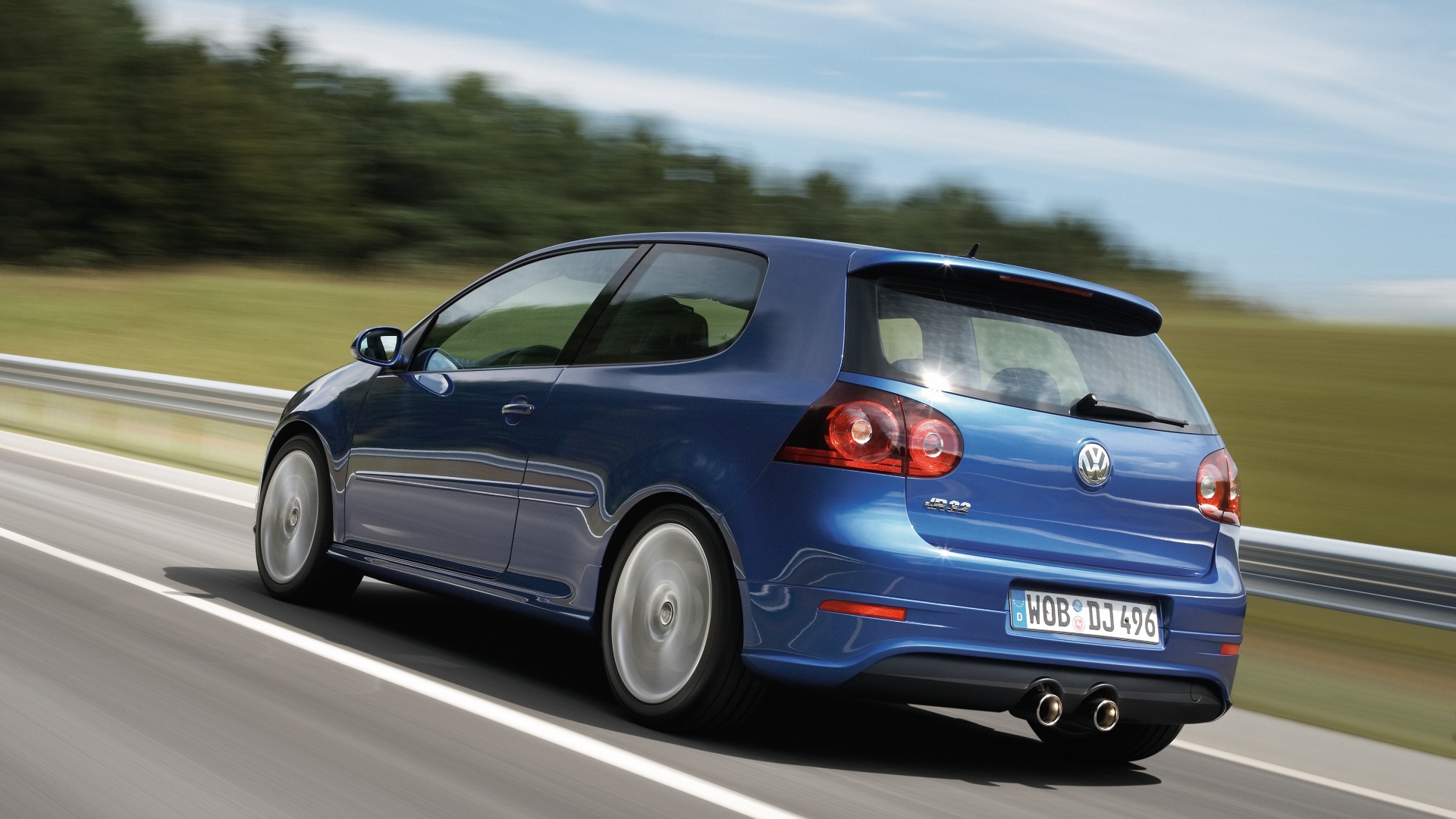 Volkswagen-Golf-R32-1