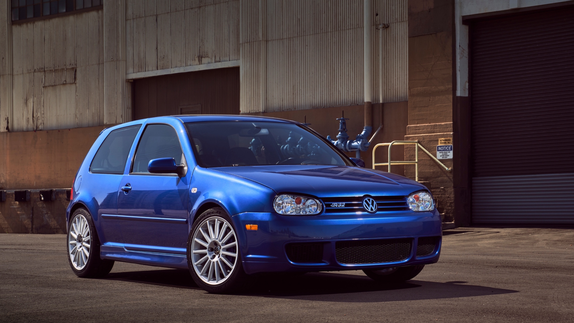 Volkswagen-Golf-R32-15