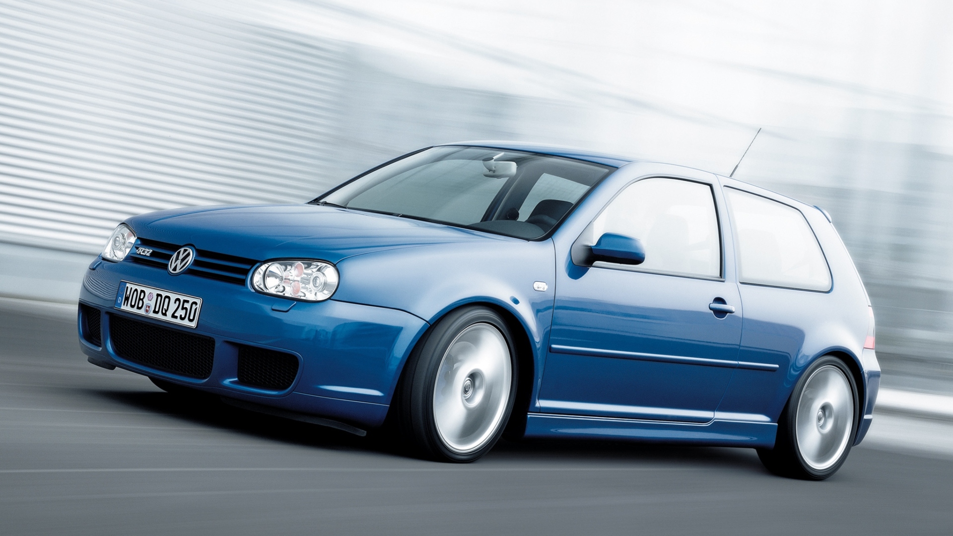Volkswagen-Golf-R32-16
