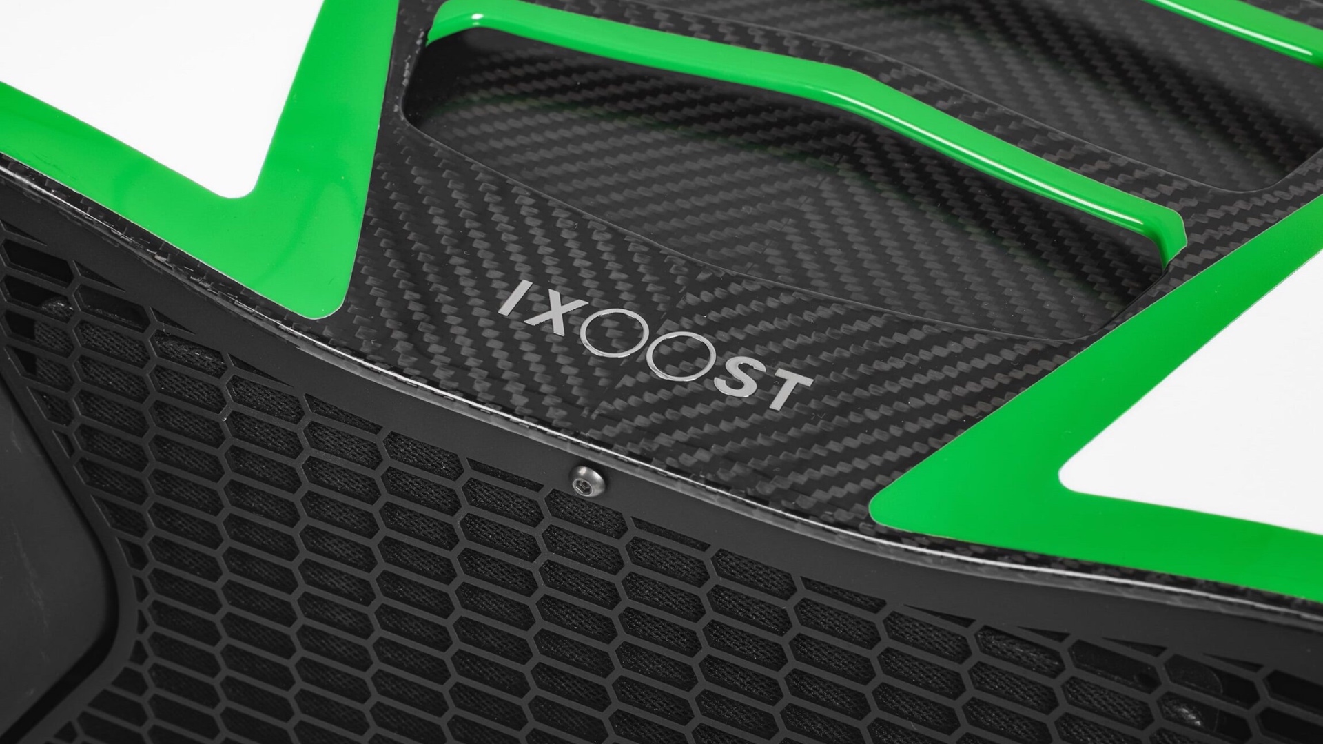 ixoost-casse-altoparlanti-ispirate-alle-auto-14