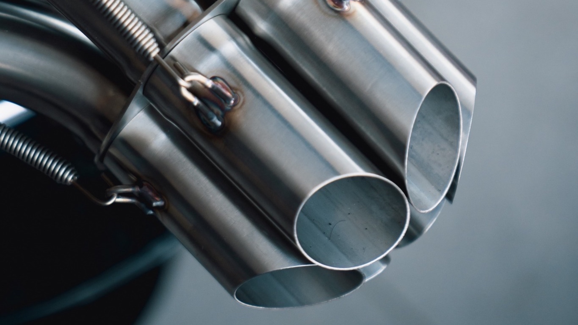 ixoost-casse-altoparlanti-ispirate-alle-auto-3