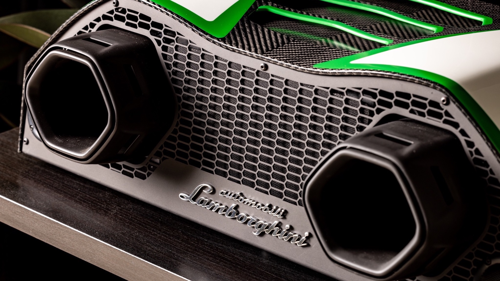 ixoost-casse-altoparlanti-ispirate-alle-auto-5