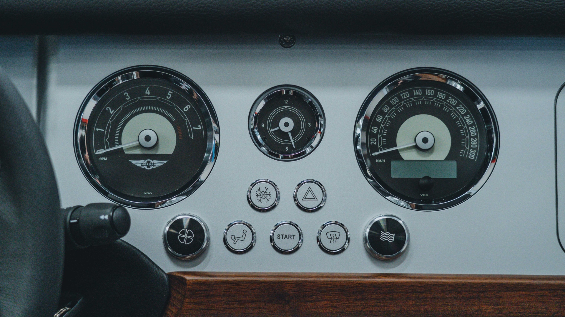 morgan-plus-six-argento-nero-2023-rf--06450 morgan-plus-six-argento-nero-2023-rf--06450