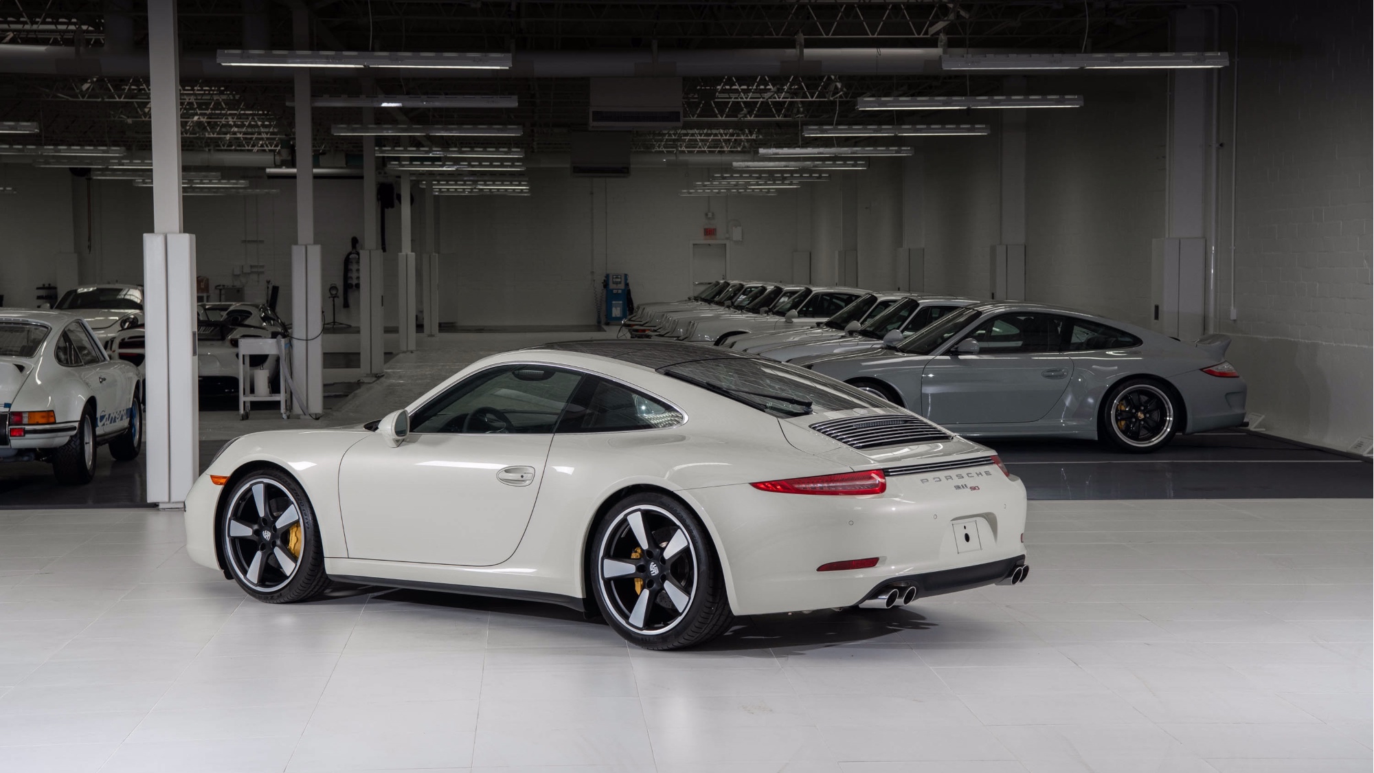 2014-Porsche-911-50th-Anniversary-Coupe1405940_