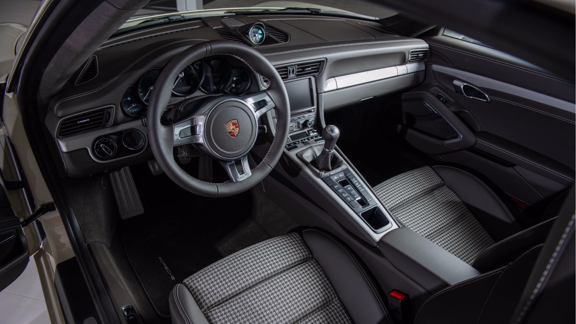 2014-Porsche-911-50th-Anniversary-Coupe1405942_