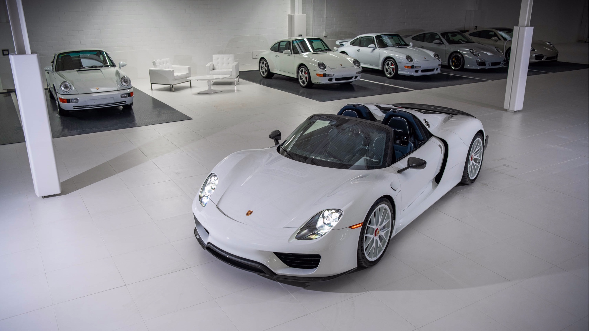 Pronti a puntare su 54 Porsche bianche? Pronti a puntare su 54 Porsche bianche?