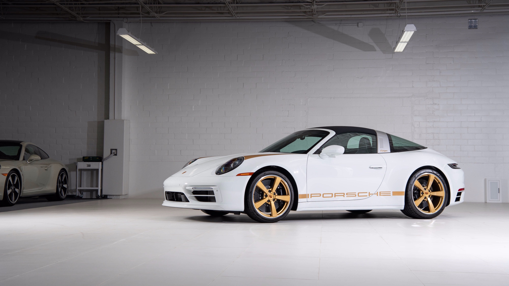 2021-Porsche-911-Targa-4S-Heritage-Design-Edition1413160_