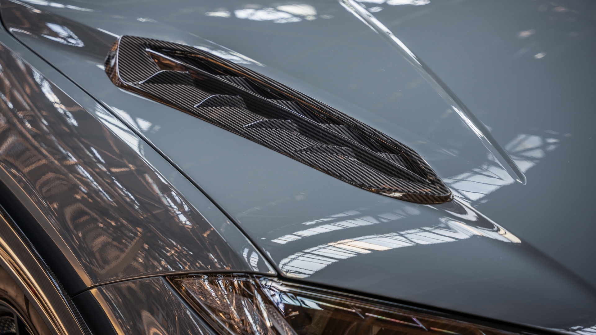 ABT-Urus-Scatenato_Details_Fronthaubeneinsatz