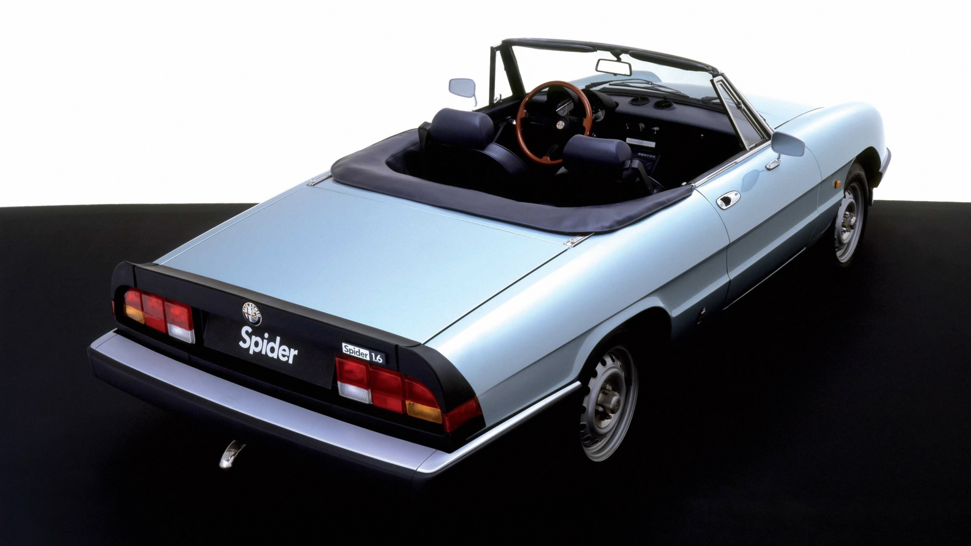 Alfa-Romeo-Spider-Duetto-8