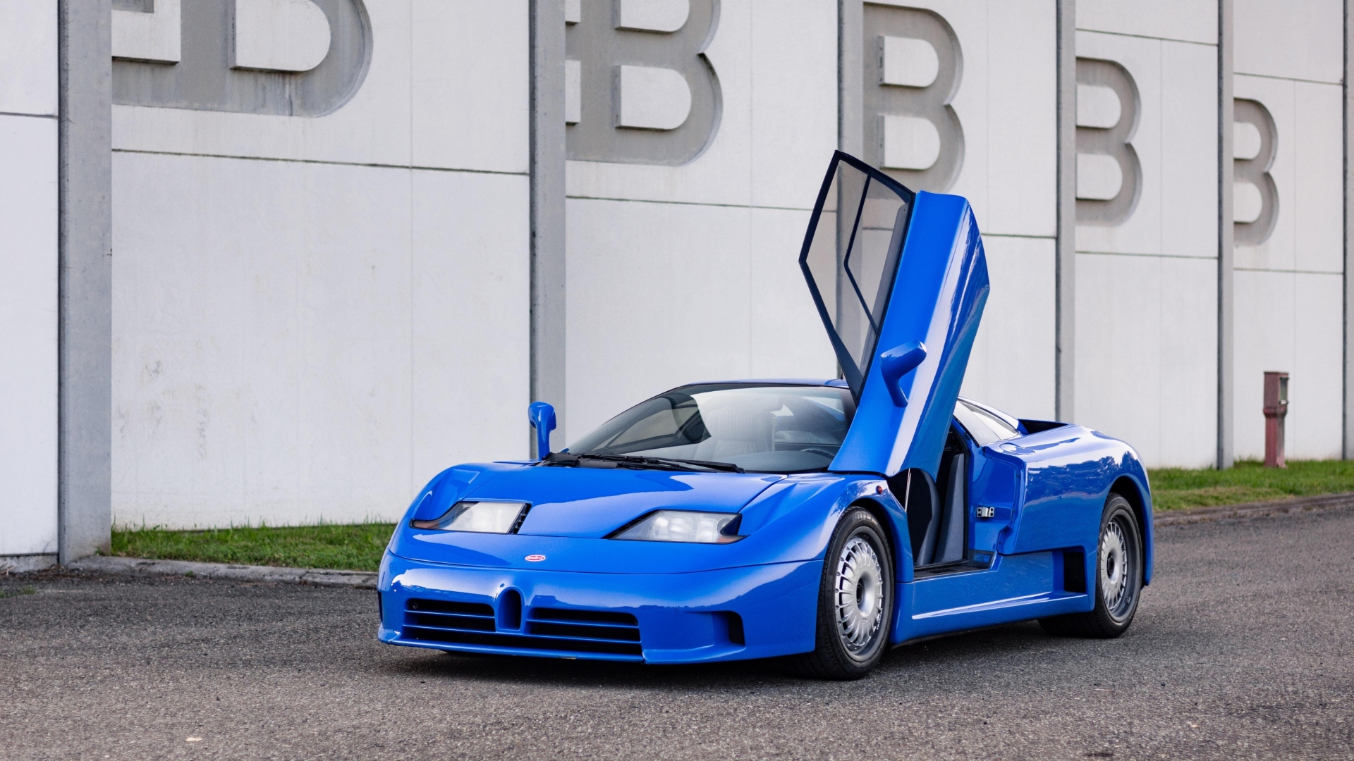 Bugatti-EB-110-1