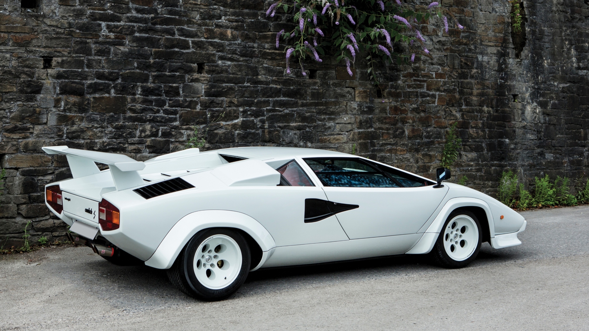 Lamborghini-Countach-19