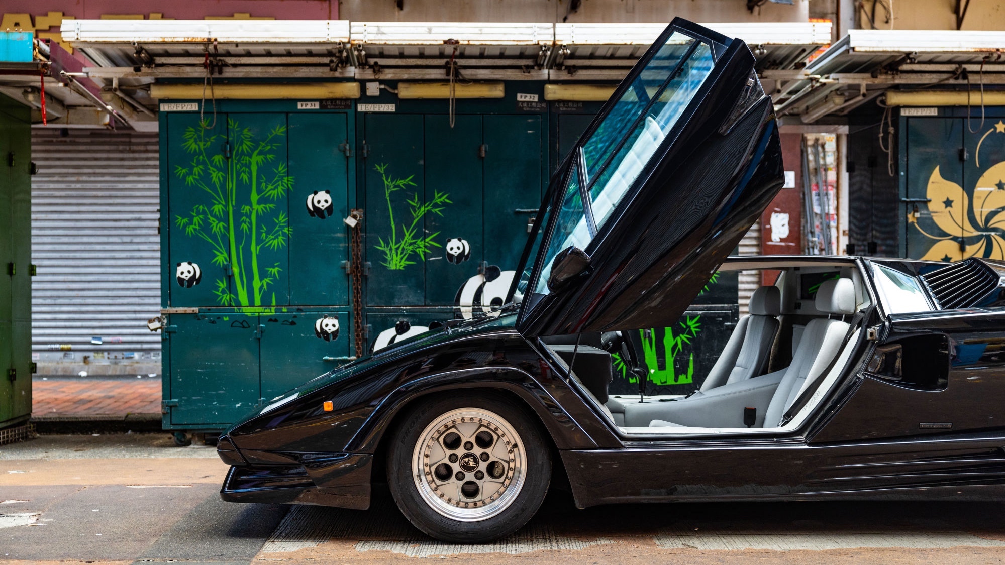 Lamborghini-Countach-25th-Anniversary-RM-Sothebys-13 Lamborghini-Countach-25th-Anniversary-RM-Sothebys-13