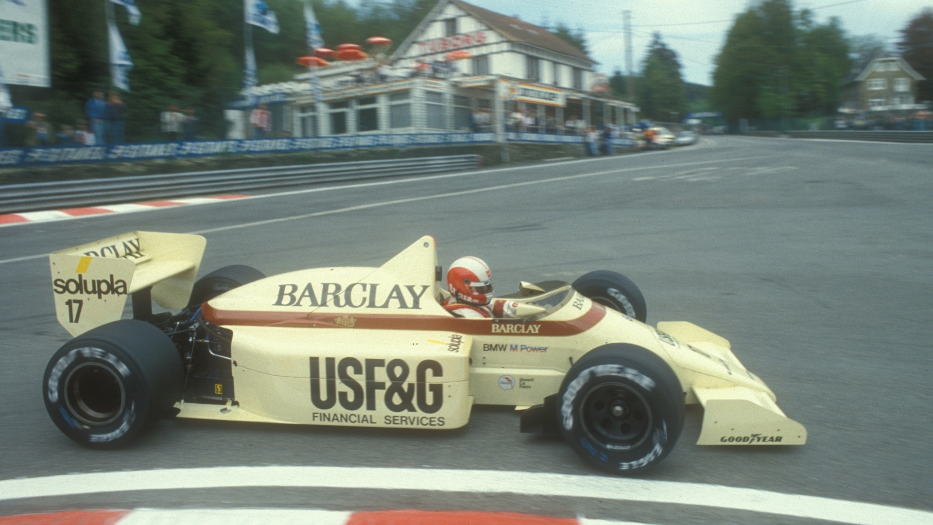 Marc Surer con la sua Arrows-BMW sul circuito di Spa-Francorchamps nel Gran Premio del Belgio del 1986, la sua ultima gara in Formula 1 Marc Surer con la sua Arrows-BMW sul circuito di Spa-Francorchamps nel Gran Premio del Belgio del 1986, la sua ultima gara in Formula 1