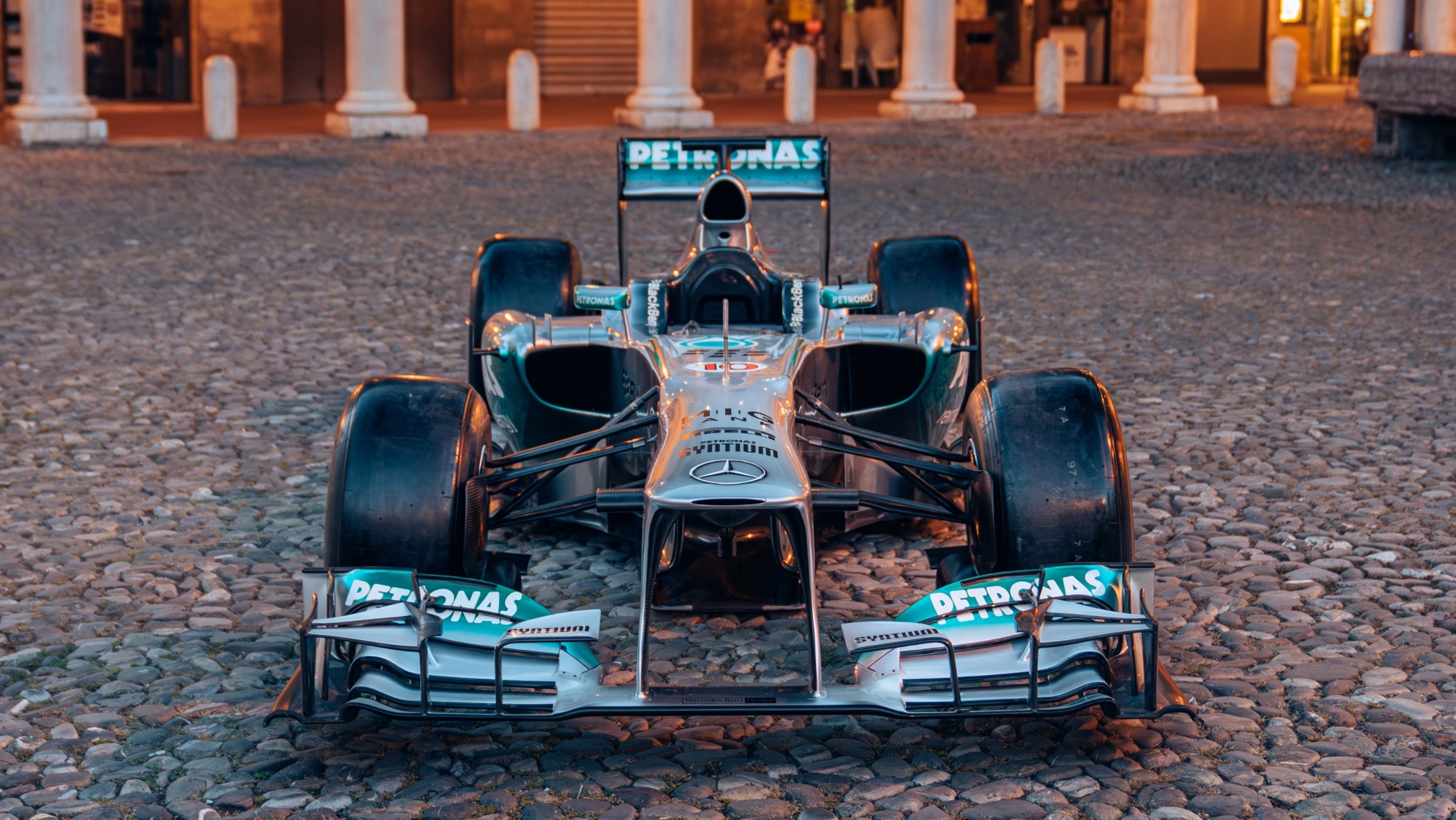Mercedes-F1-Lewis-Hamilton-2013-GP-Ungheria-vincitrice-4