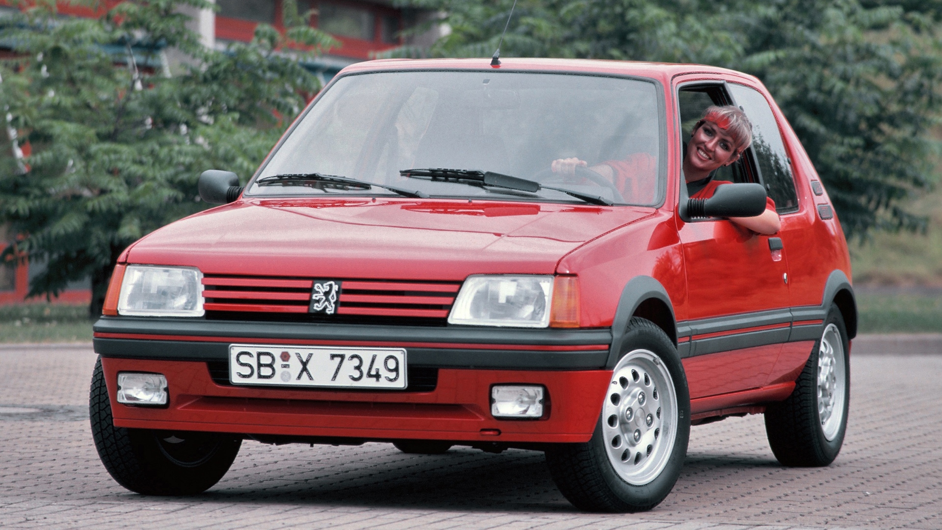 Peugeot-205-GTI-2