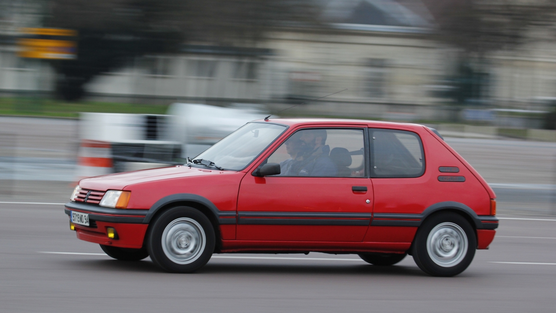 Peugeot-205-GTI-4