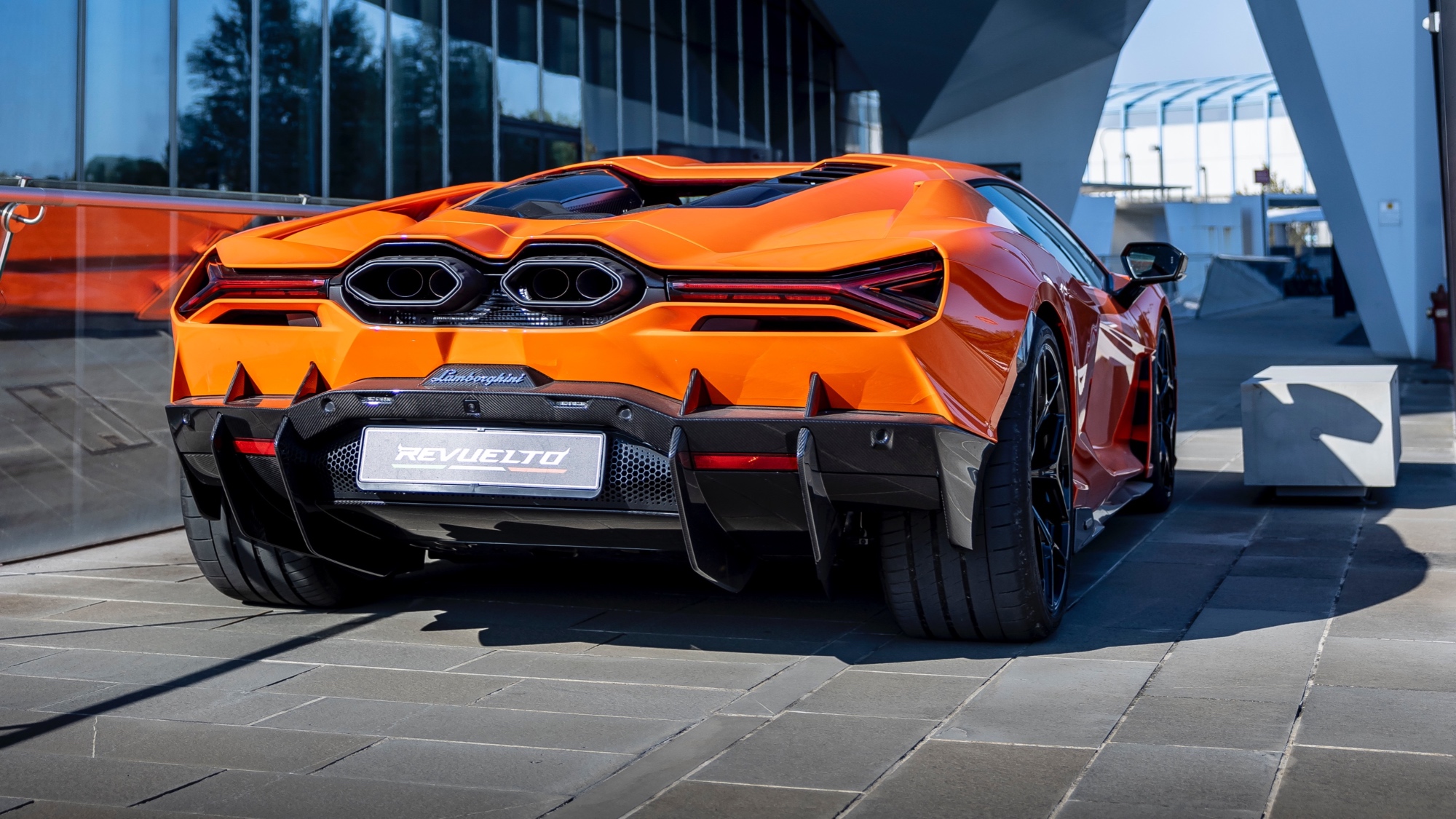 lamborghini-revuelto-prezzo-scheda-tecnica-0-100-40