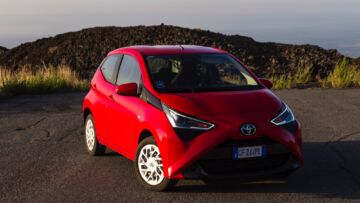 toyota-aygo-gr-auto-a-noleggio-sicilia-2 toyota-aygo-gr-auto-a-noleggio-sicilia-2