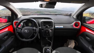 toyota-aygo-gr-auto-a-noleggio-sicilia-7 toyota-aygo-gr-auto-a-noleggio-sicilia-7