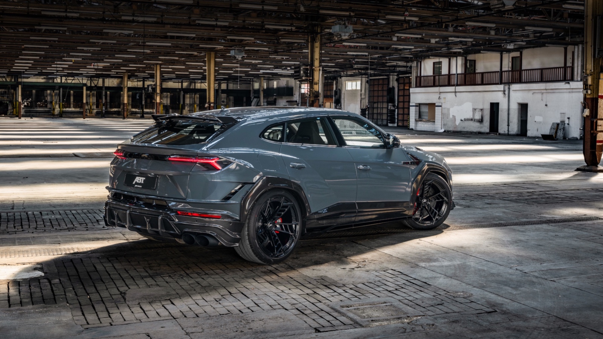 ABT-Lamborghini_Urus_Scatenato_Heck-seitlich