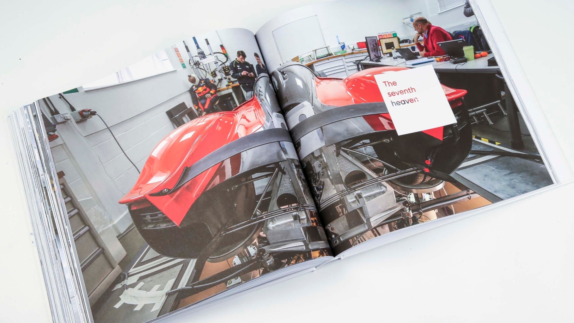 Aston-Martin-A-wild-ride-the-making-of-Valkyrie-libro-book-2023-6