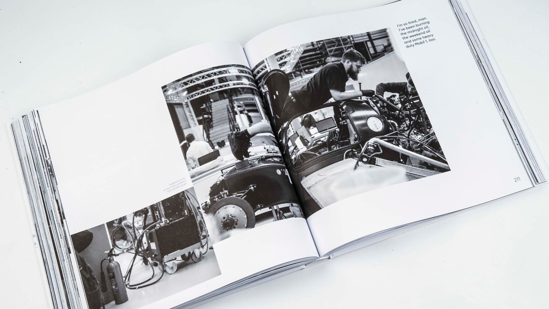 Aston-Martin-A-wild-ride-the-making-of-Valkyrie-libro-book-2023-8