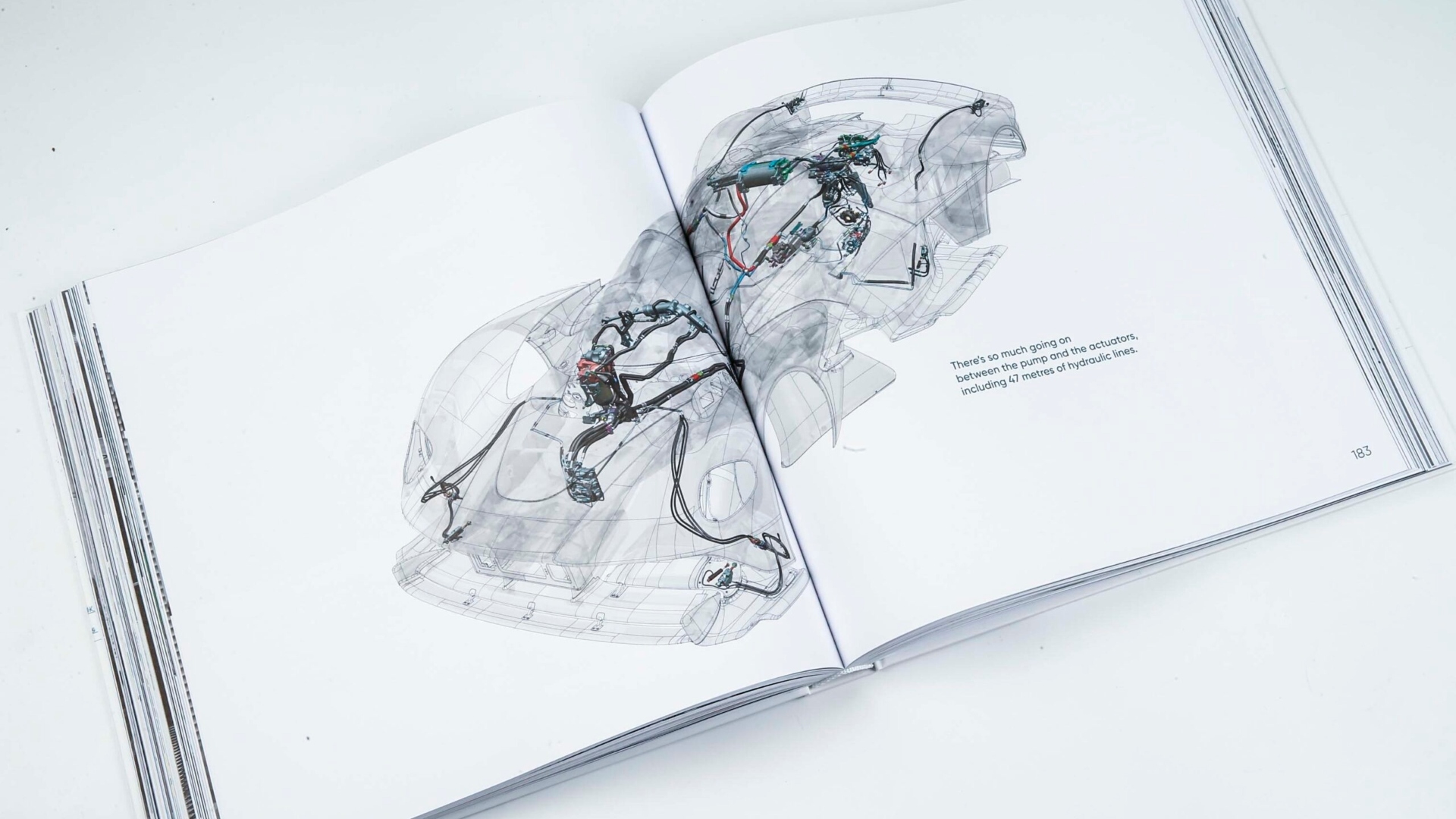 Aston-Martin-A-wild-ride-the-making-of-Valkyrie-libro-book-2023-9