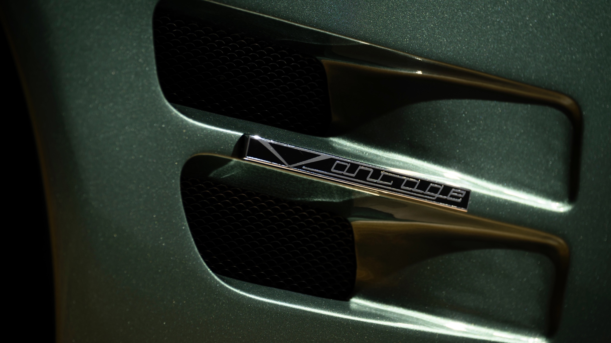 AstonMartinV8VantageV550-10