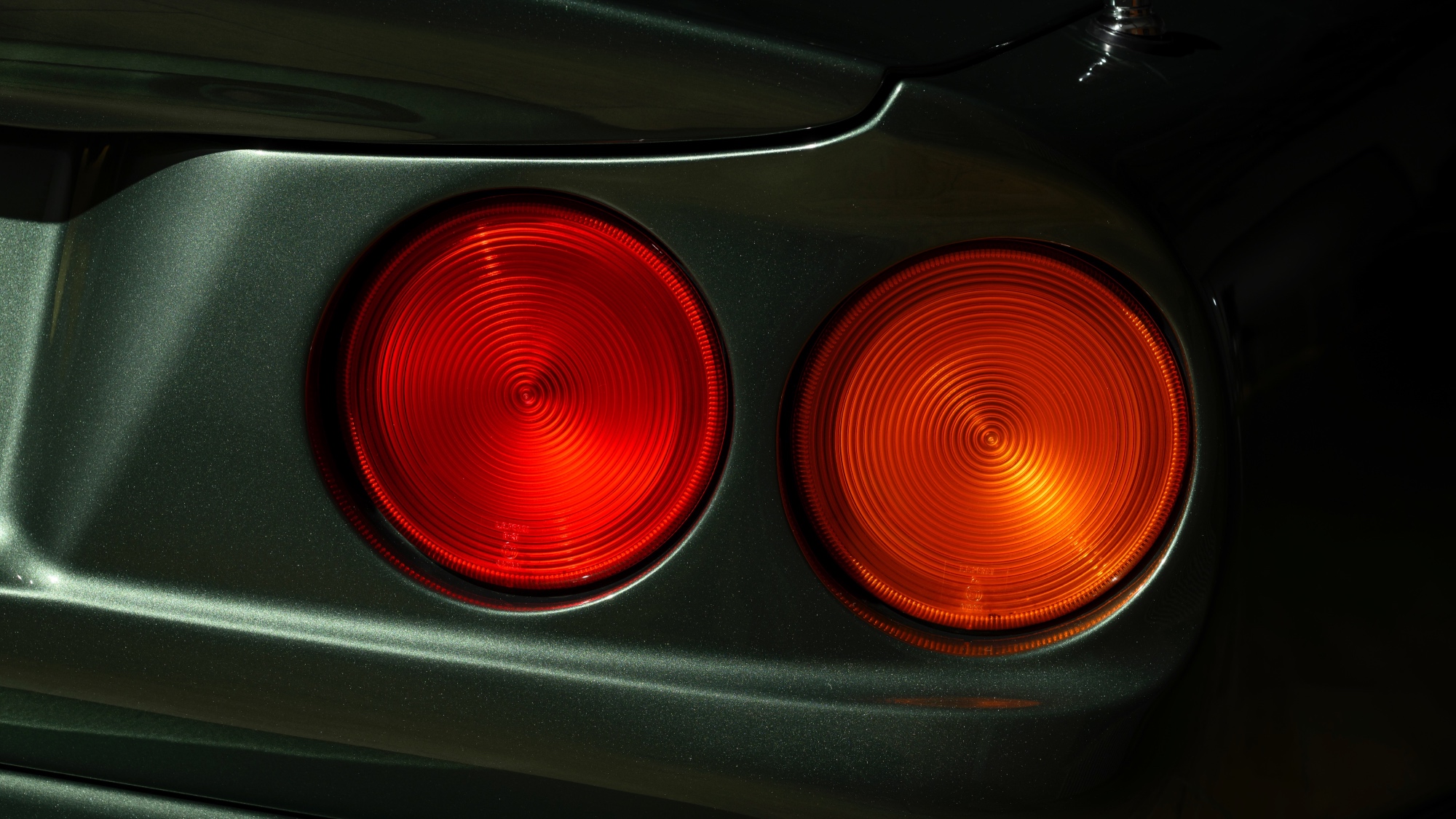 AstonMartinV8VantageV550-12