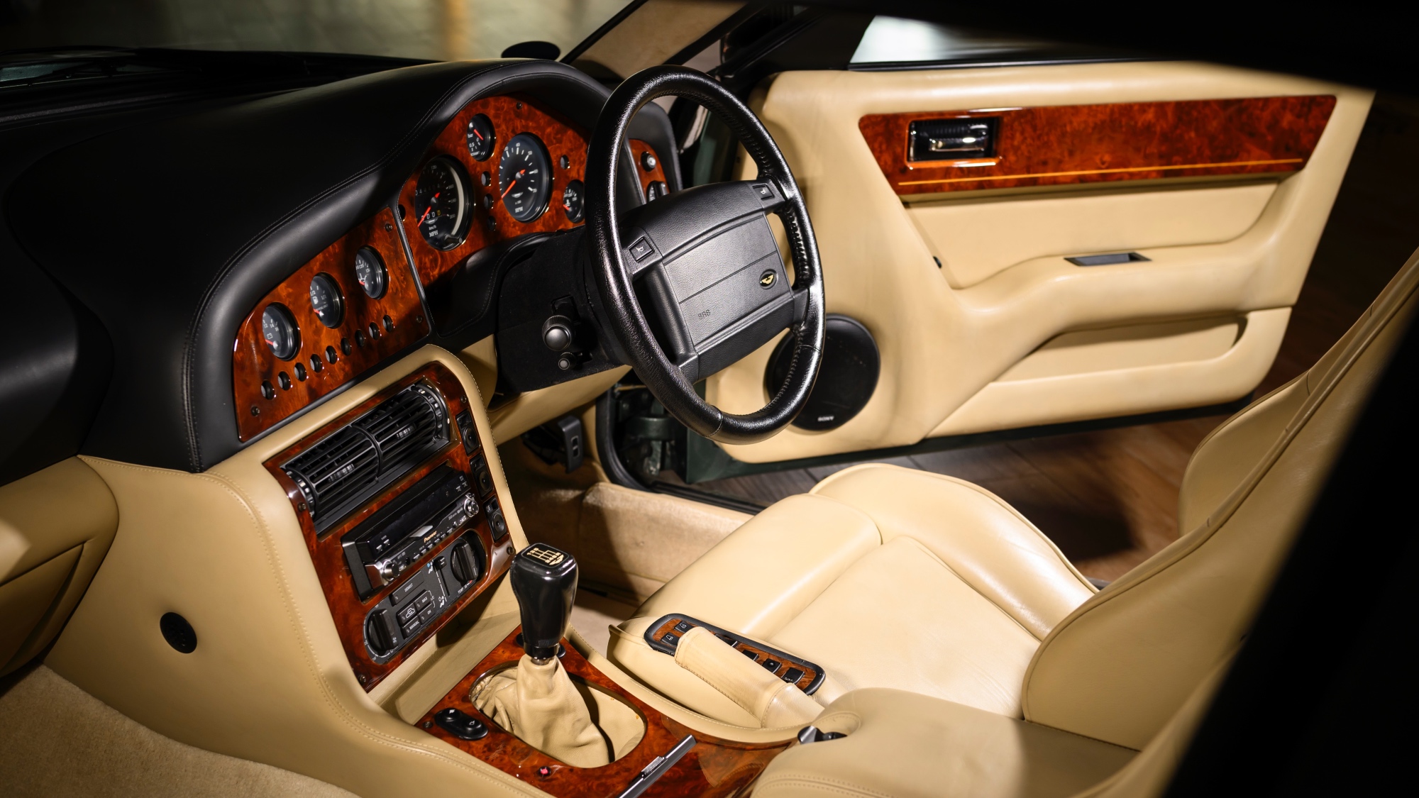 AstonMartinV8VantageV550-17