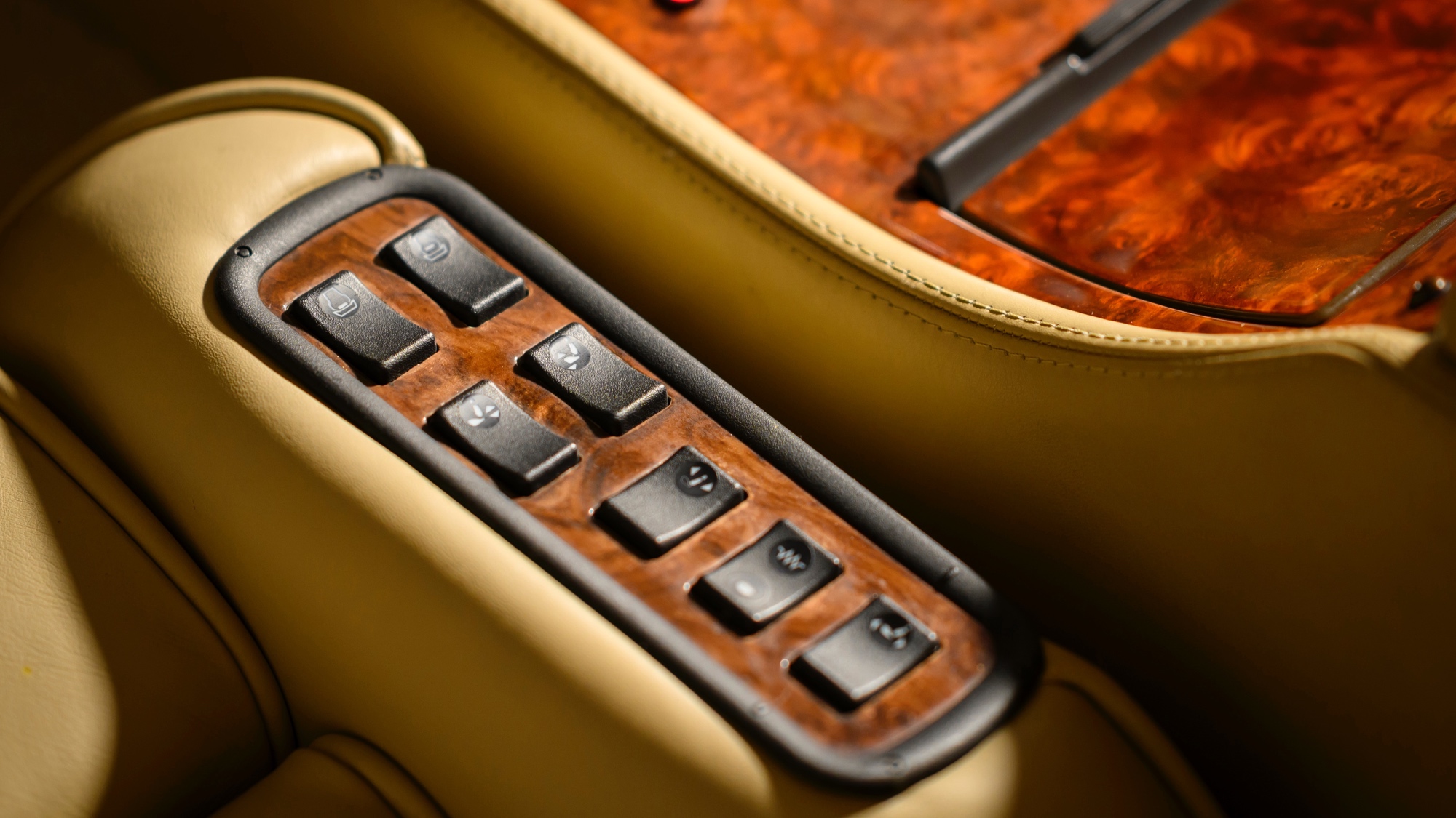 AstonMartinV8VantageV550-19