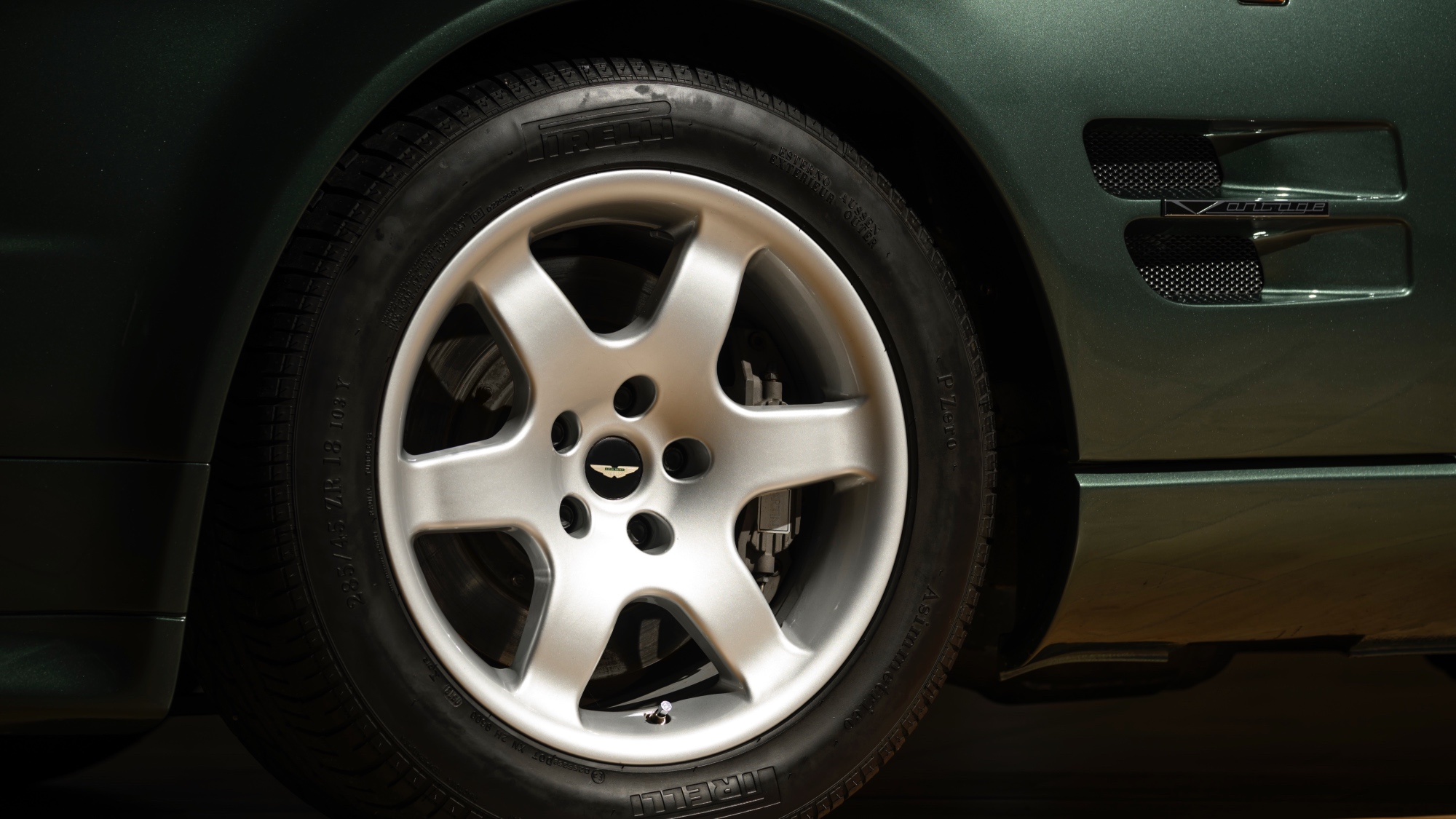 AstonMartinV8VantageV550-8