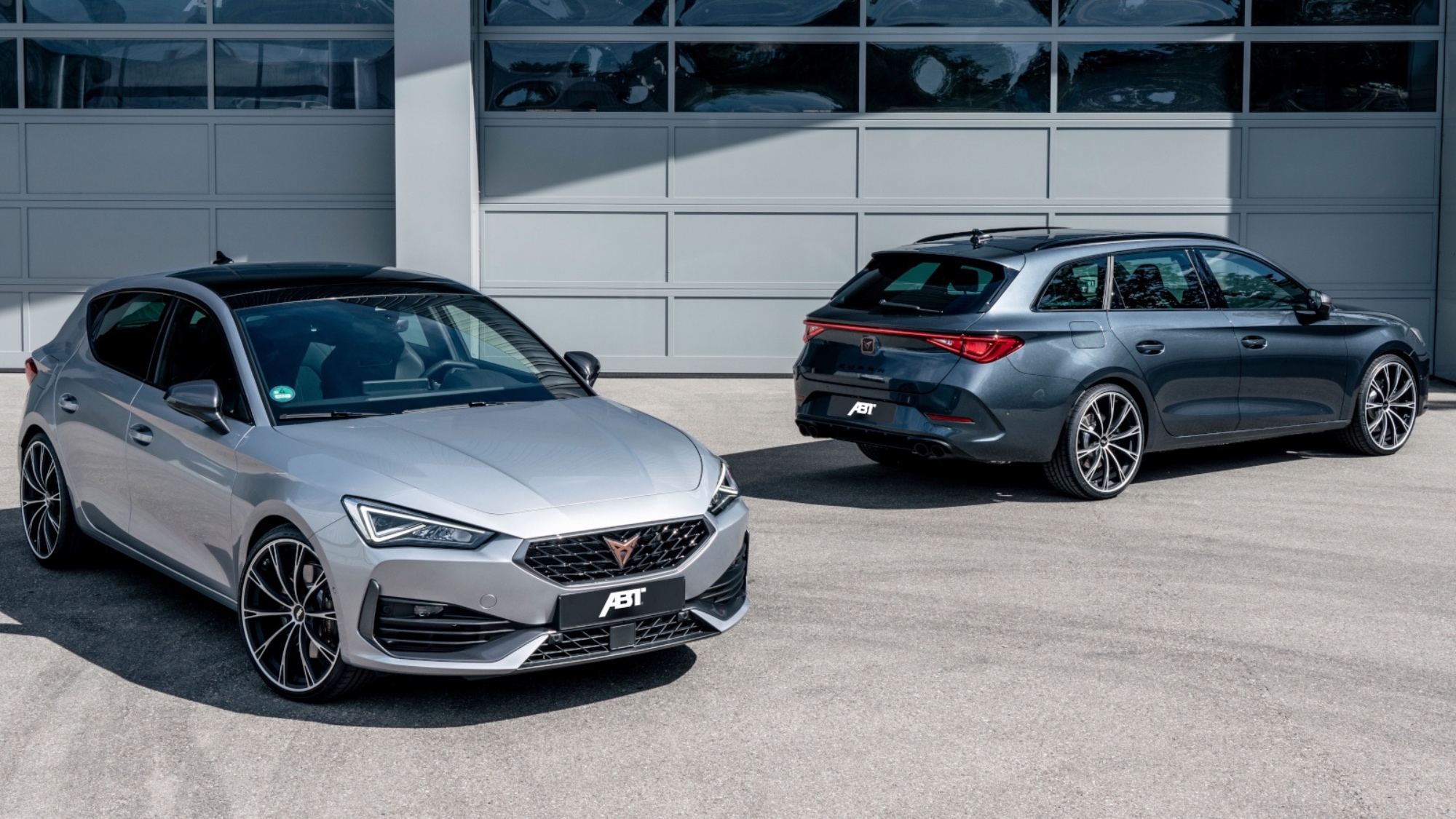 CUPRA_Leon_silber-und-dunkel