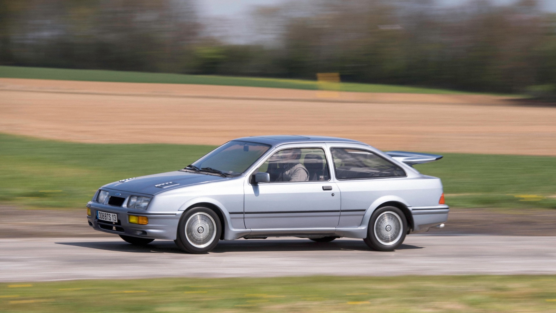 Ford-Sierra-RS-Cosworth-2