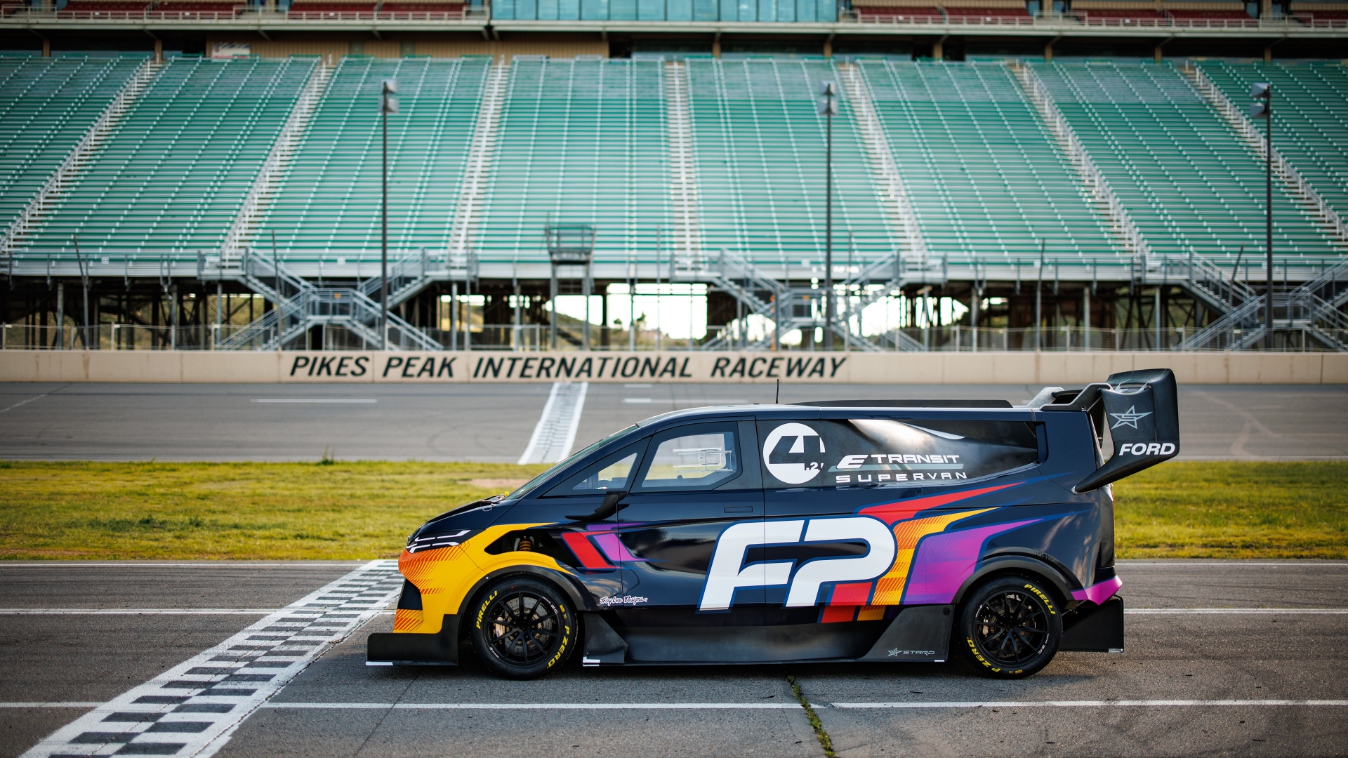 Ford-SuperVan-42-Transit-Pikes-Peak-2023-1