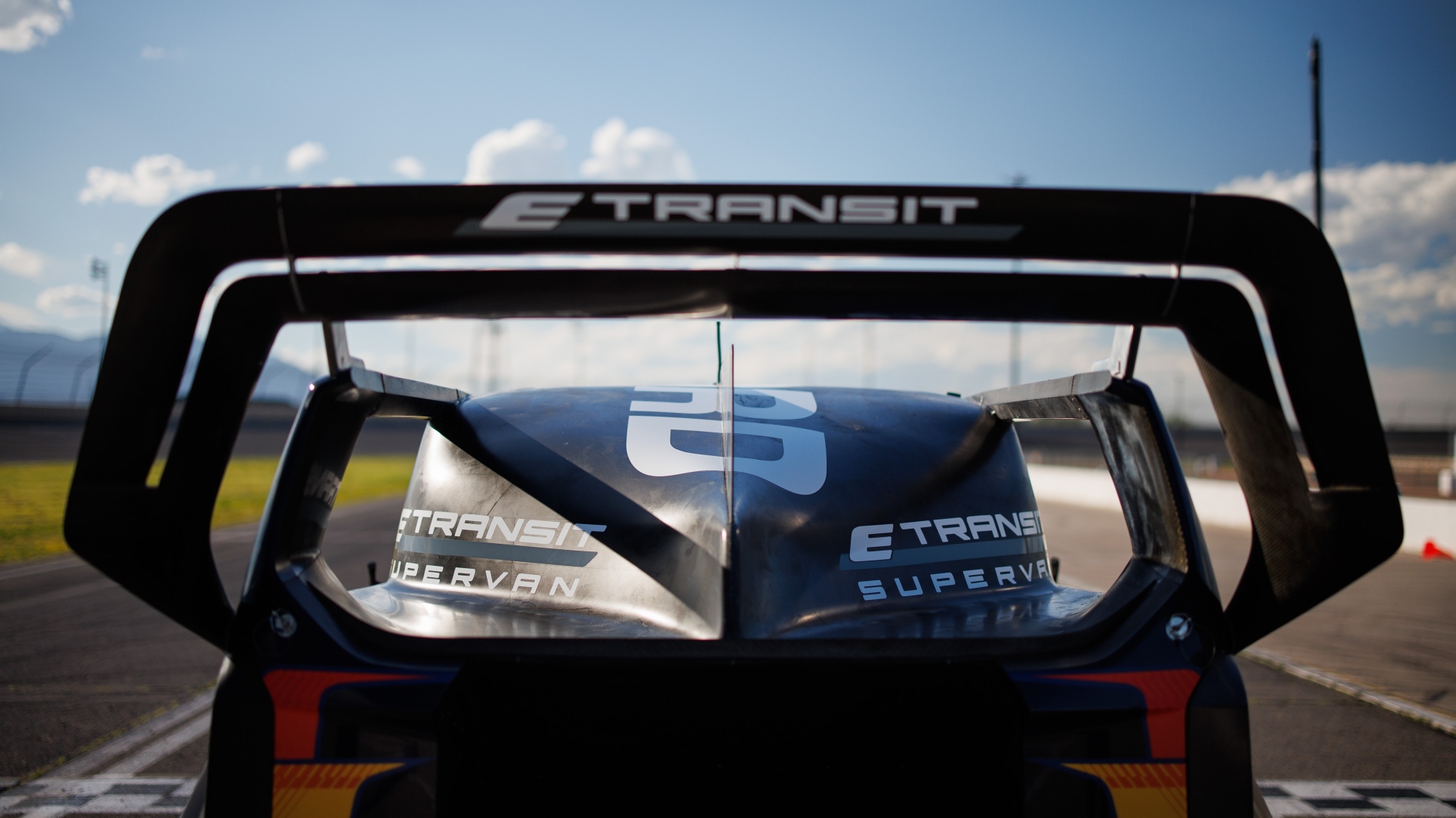 Ford-SuperVan-42-Transit-Pikes-Peak-2023-11