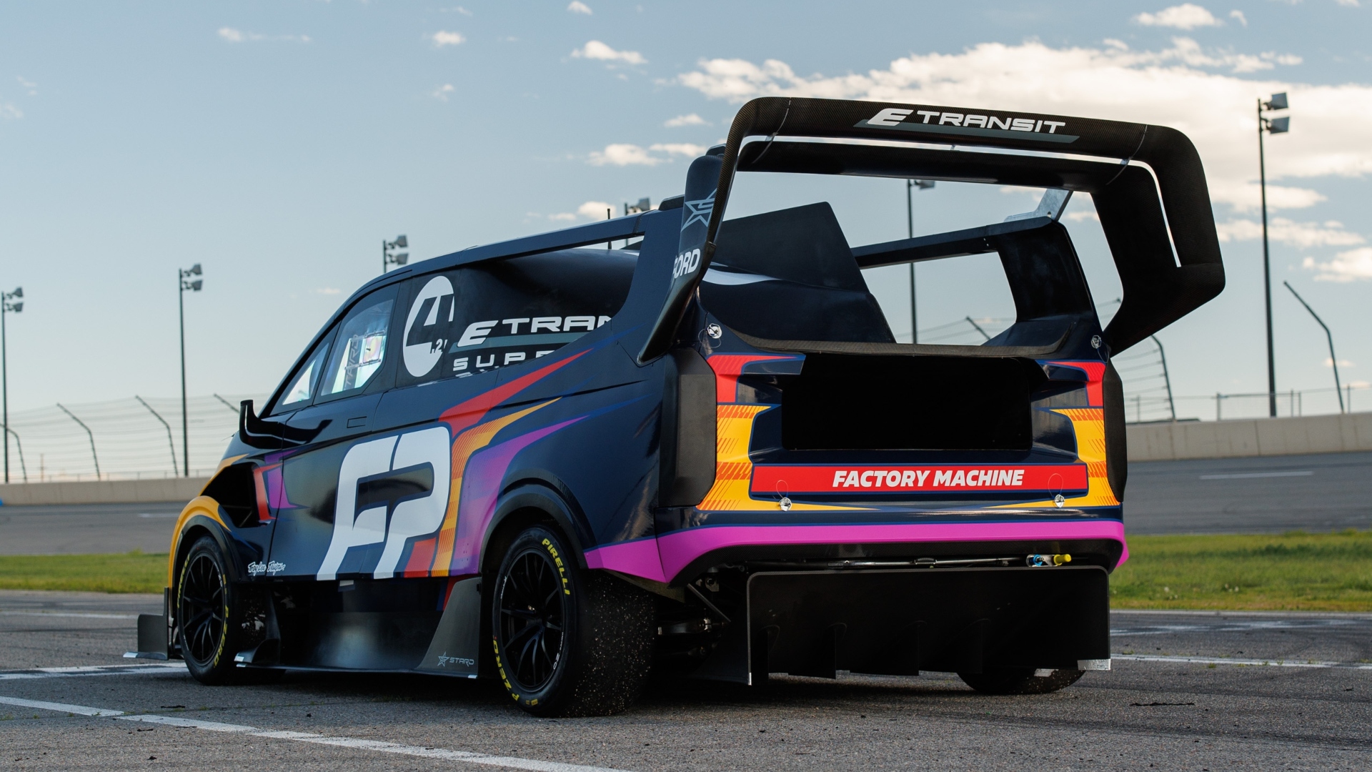 Ford-SuperVan-42-Transit-Pikes-Peak-2023-2
