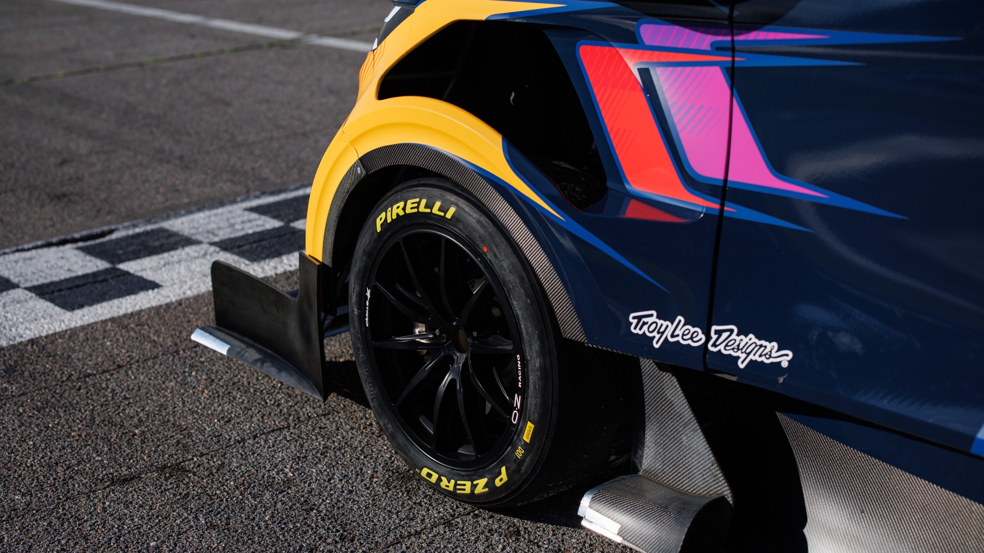 Ford-SuperVan-42-Transit-Pikes-Peak-2023-9