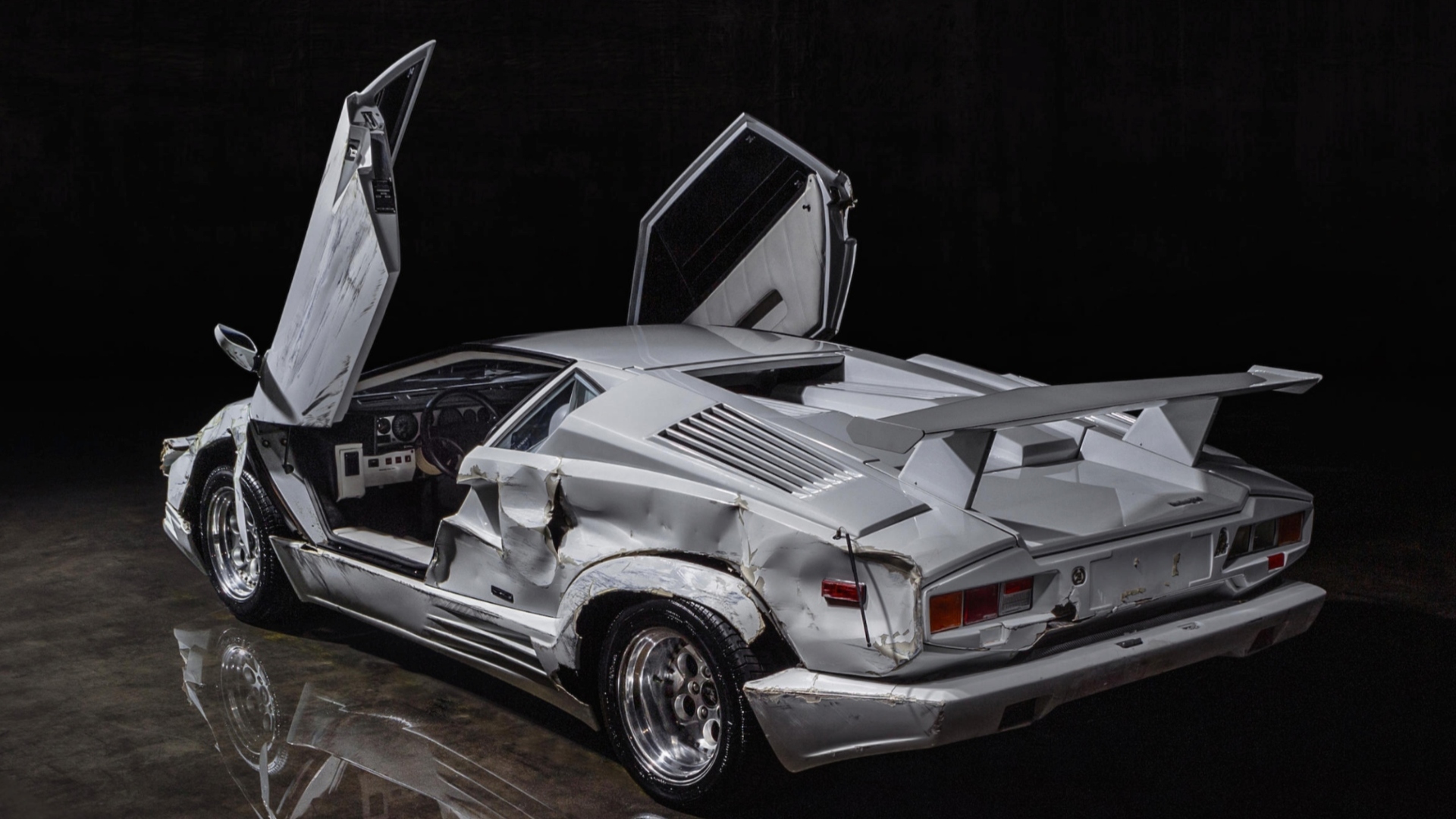 Lamborghini-Countach-The-Wolf-of-Wall-Street-10