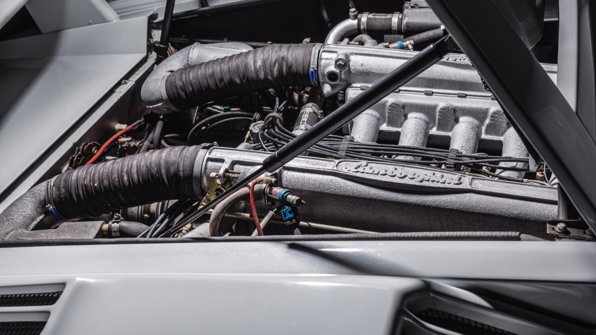 Lamborghini-Countach-The-Wolf-of-Wall-Street-11