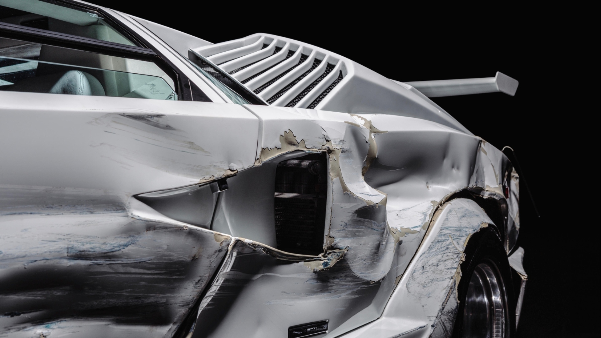 Lamborghini-Countach-The-Wolf-of-Wall-Street-2