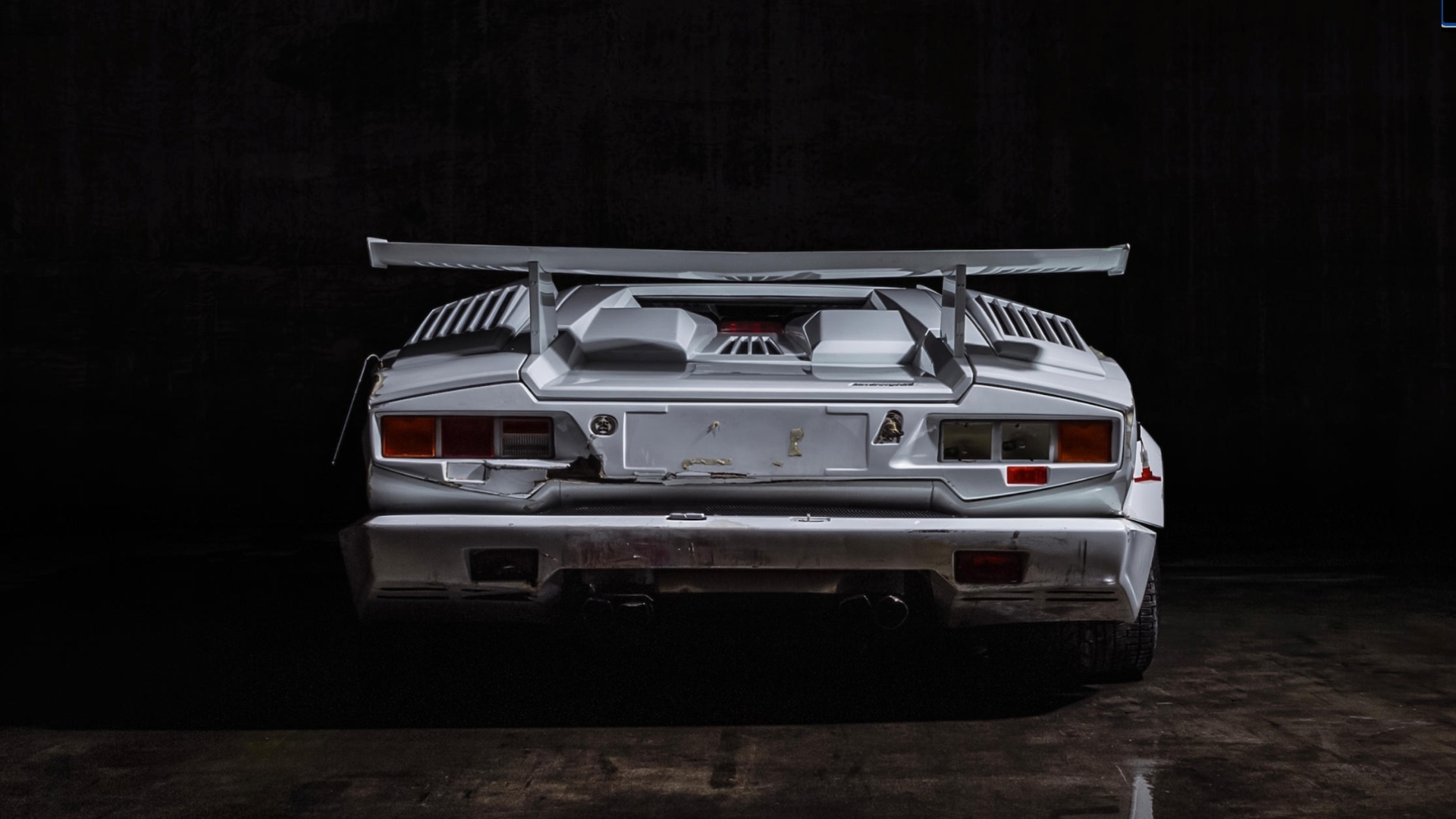 Lamborghini-Countach-The-Wolf-of-Wall-Street-5