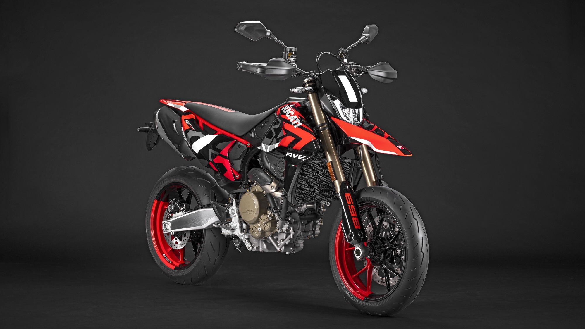 MY24_HYPERMOTARD_698_MONO_01_UC575817_Mid